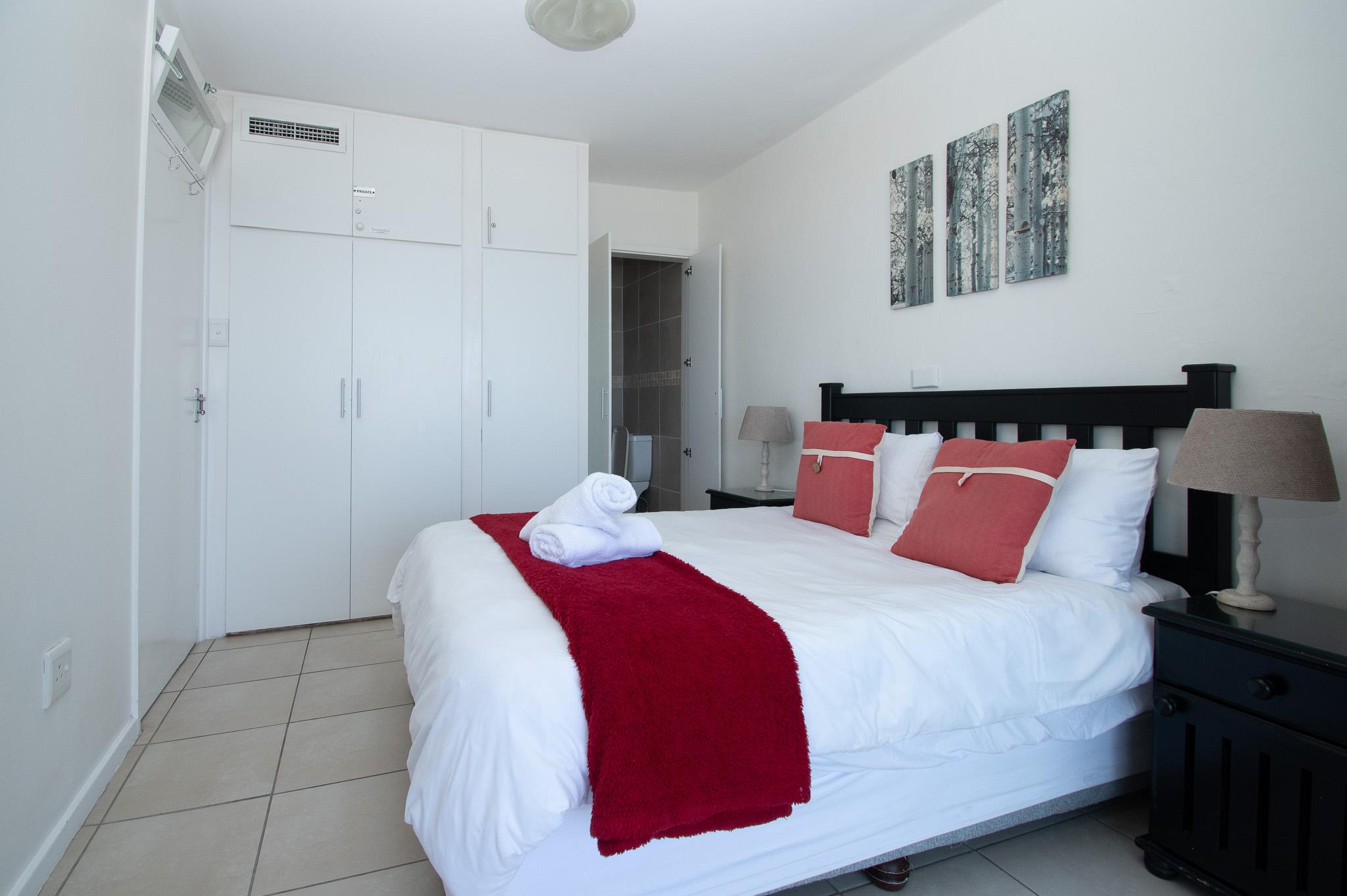 6 Bronze Bay - 2 Bed - photo 2