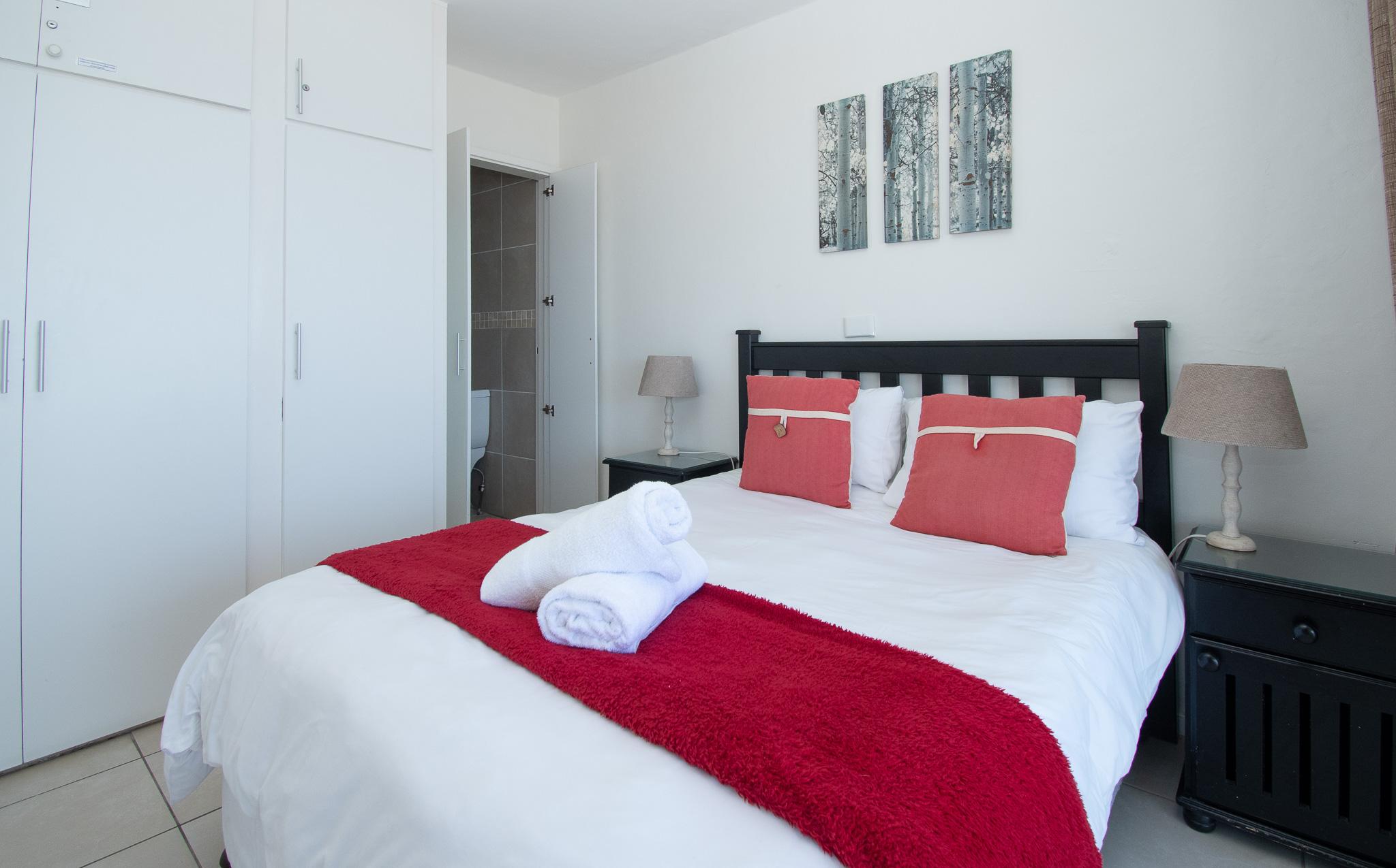 6 Bronze Bay - 2 Bed - photo 3