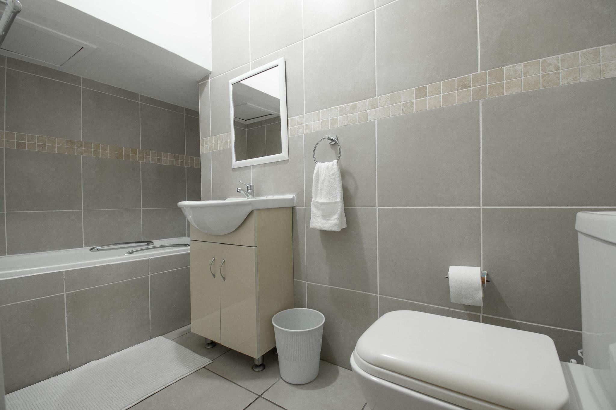 6 Bronze Bay - 2 Bed - photo 4